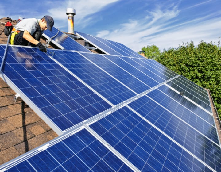Maximizing Solar Efficiency: The Importance of Regular Solar Panel Cleaning