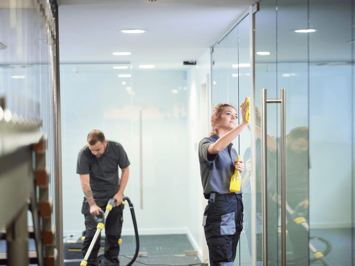 Commercial Window Cleaning vs. DIY