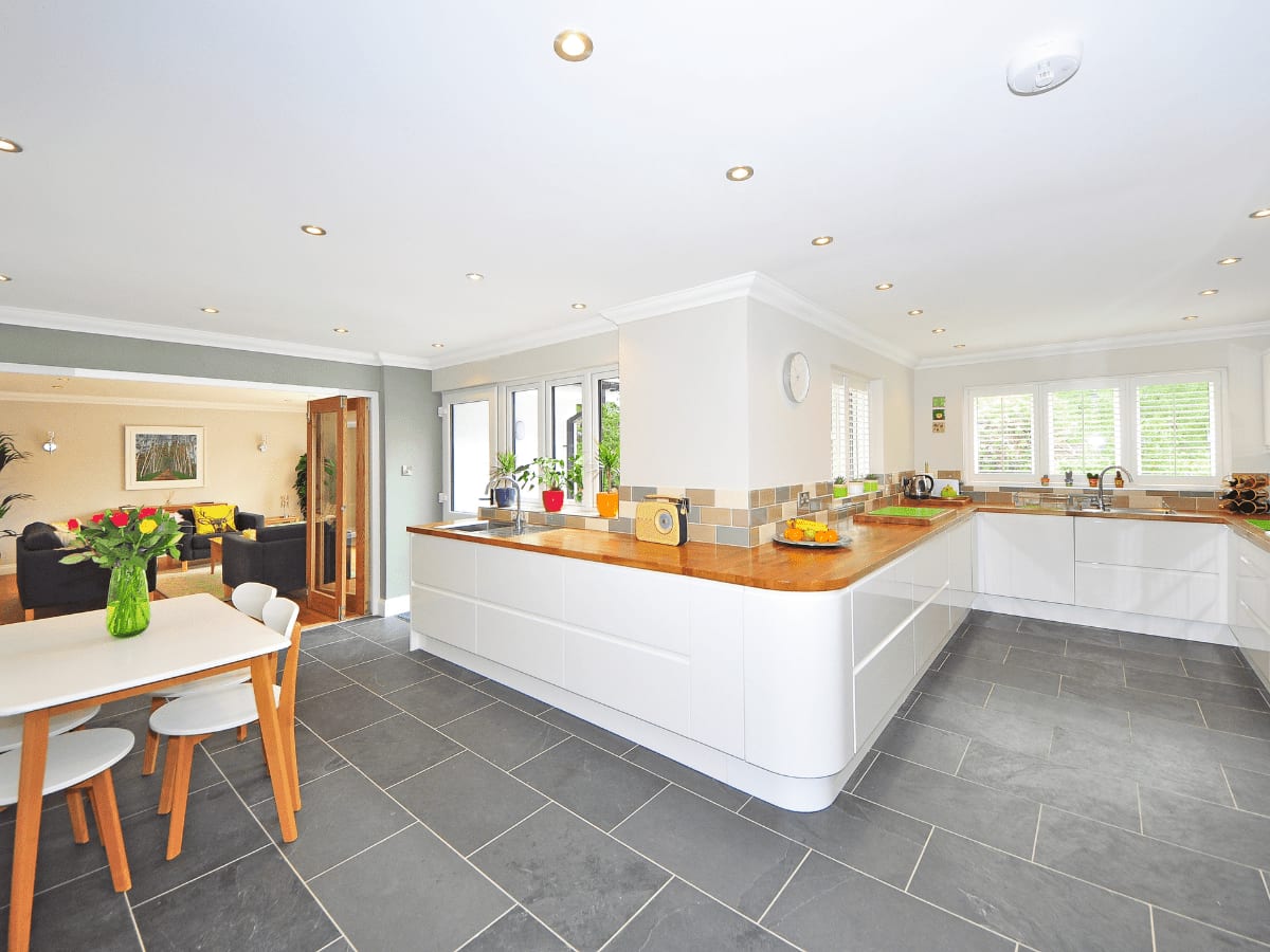 6 Signs You Need Tile and Grout Cleaning Services Today!