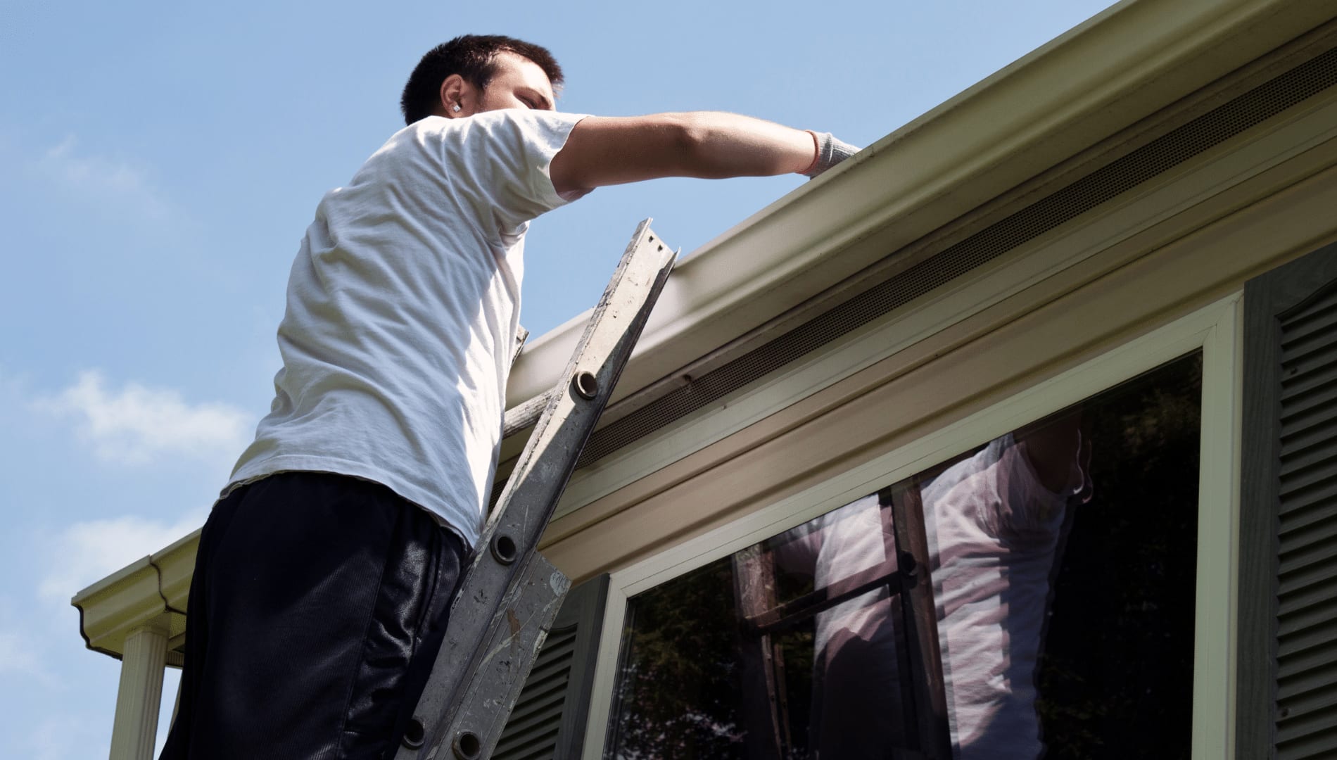 8 Gutter Cleaning Tools You Won’t Regret Buying