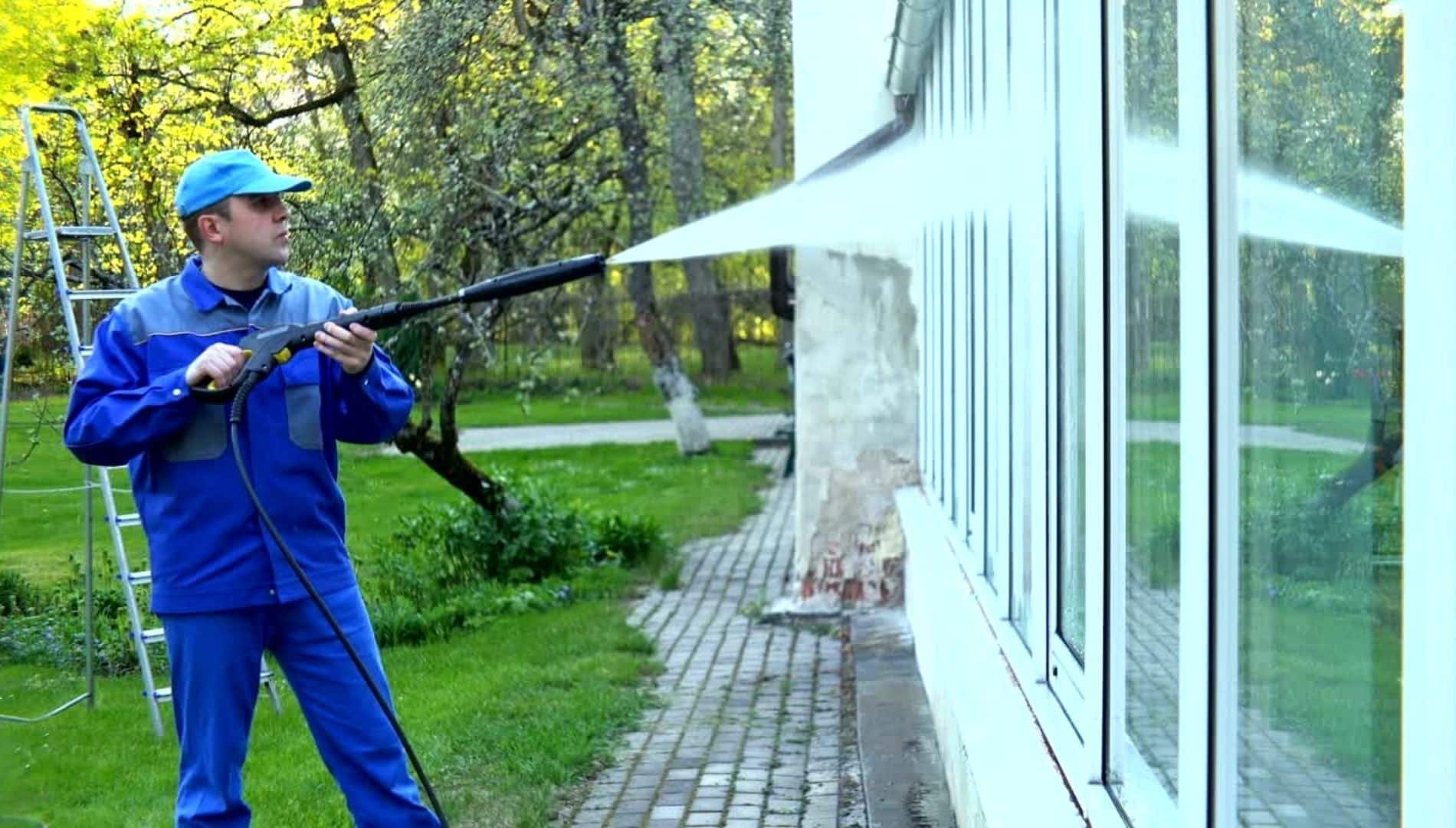 Soft Washing or Pressure Washing: Which One’s Right For You?