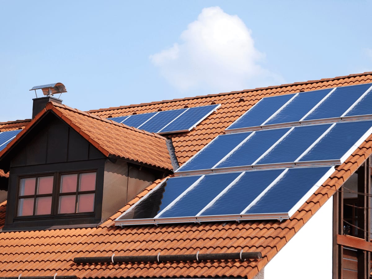 5 Huge Reasons You Need Solar Panel Cleaning Services This Fall