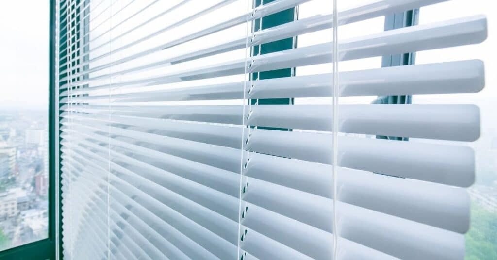 What to expect from a window blind cleaning serv