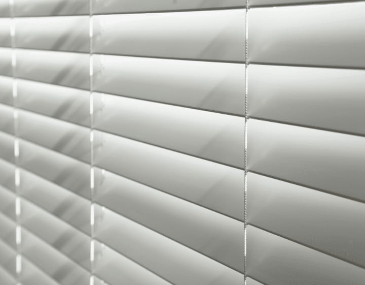 5 Benefits of Steam Blind Cleaning Your White Blinds: A Professional’s Perspective