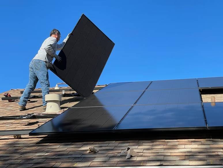How To Clean Solar Panels Like a Pro